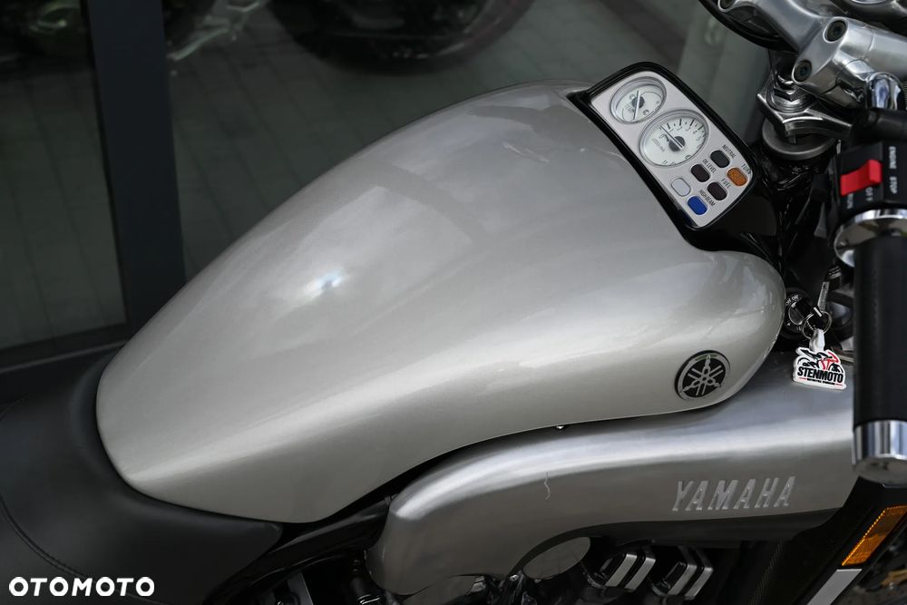 Yamaha V-MAX - 25