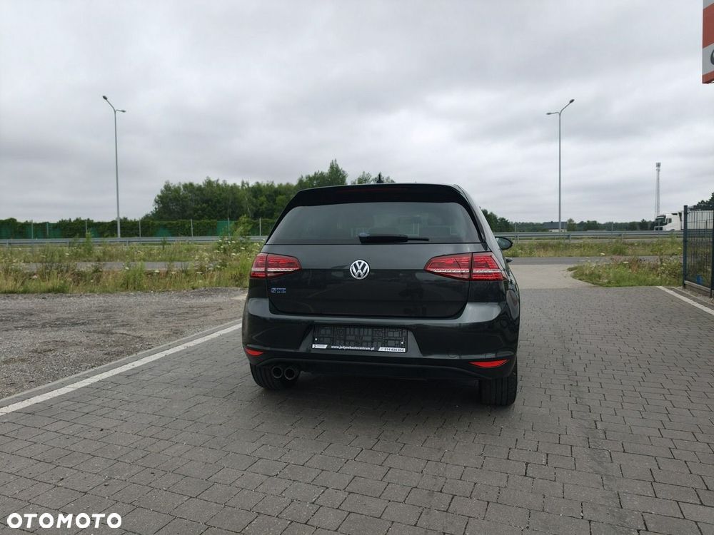 Volkswagen Golf - 11