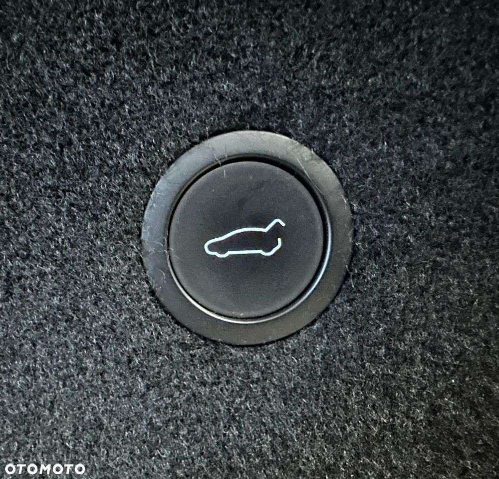 Tesla Model S - 22