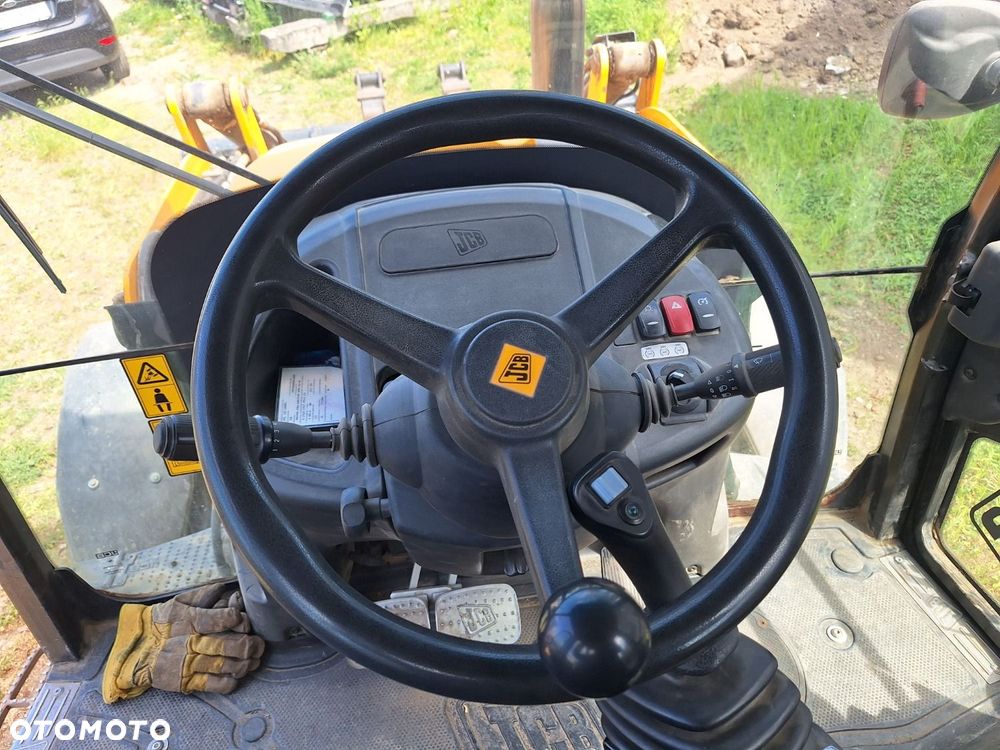 JCB 3Cx 4X4 - 11