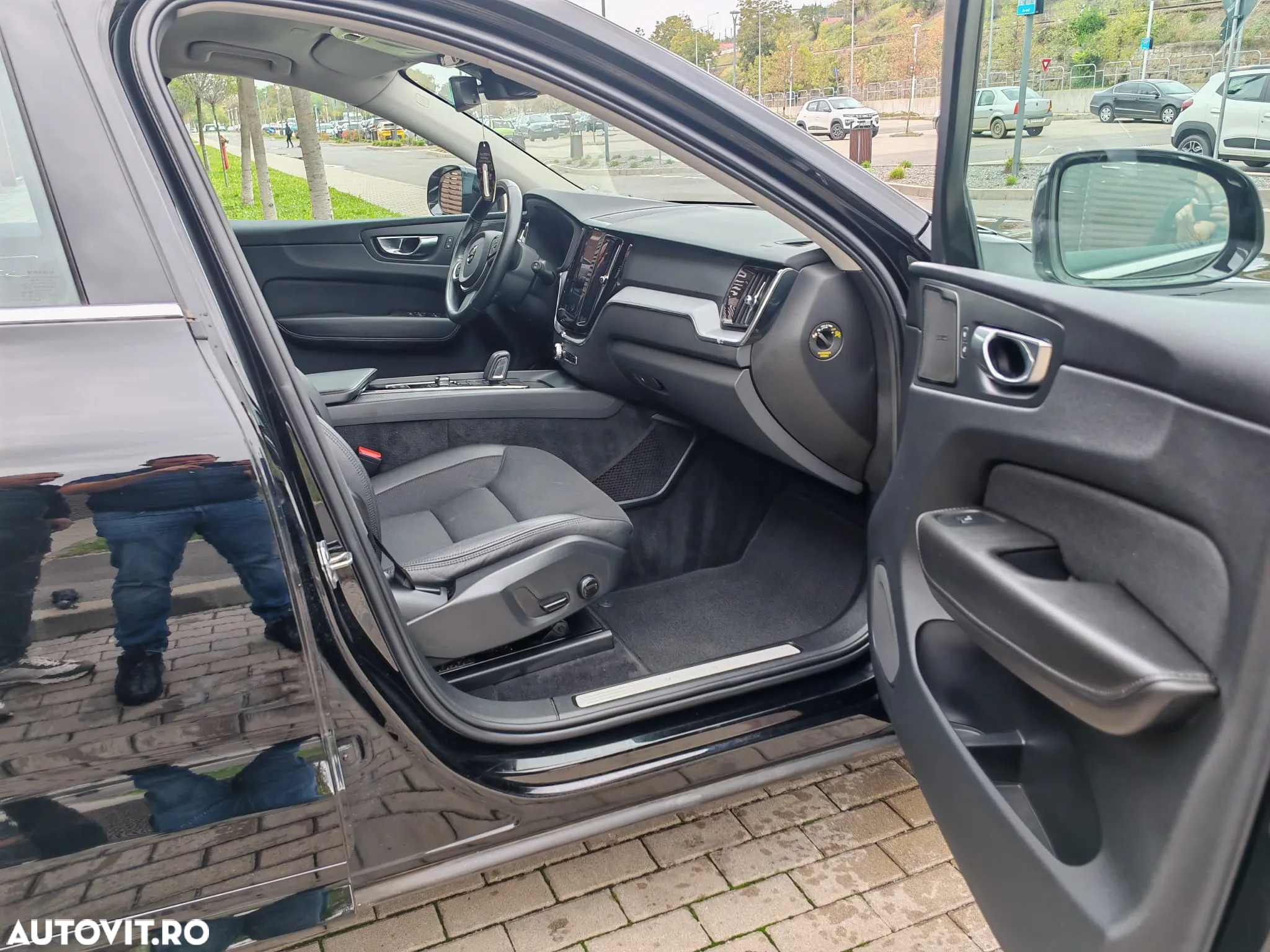 Volvo XC 60 B4 D AWD Geartronic Momentum Pro - 28