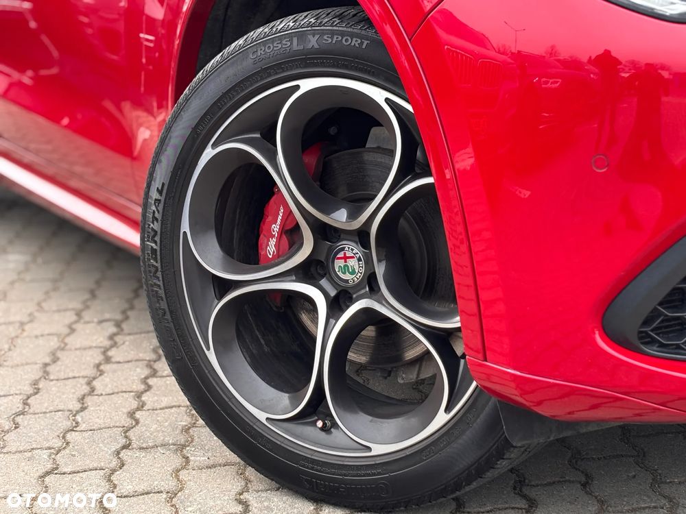 Alfa Romeo Stelvio - 11