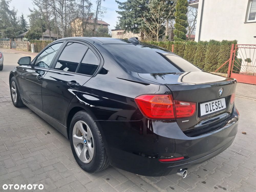 BMW Seria 3 318d Sport Line - 10