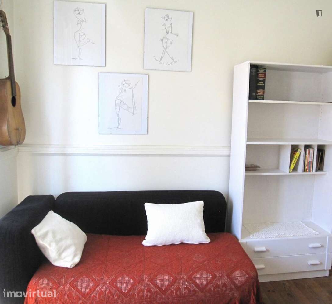 Quarto - localizado em Anjos Lisbon - Grande imagem: 2/23