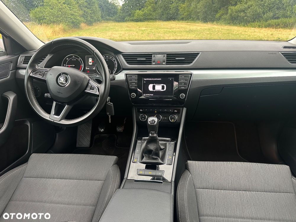 Skoda Superb 2.0 TDI 4x4 Premium Edition - 19