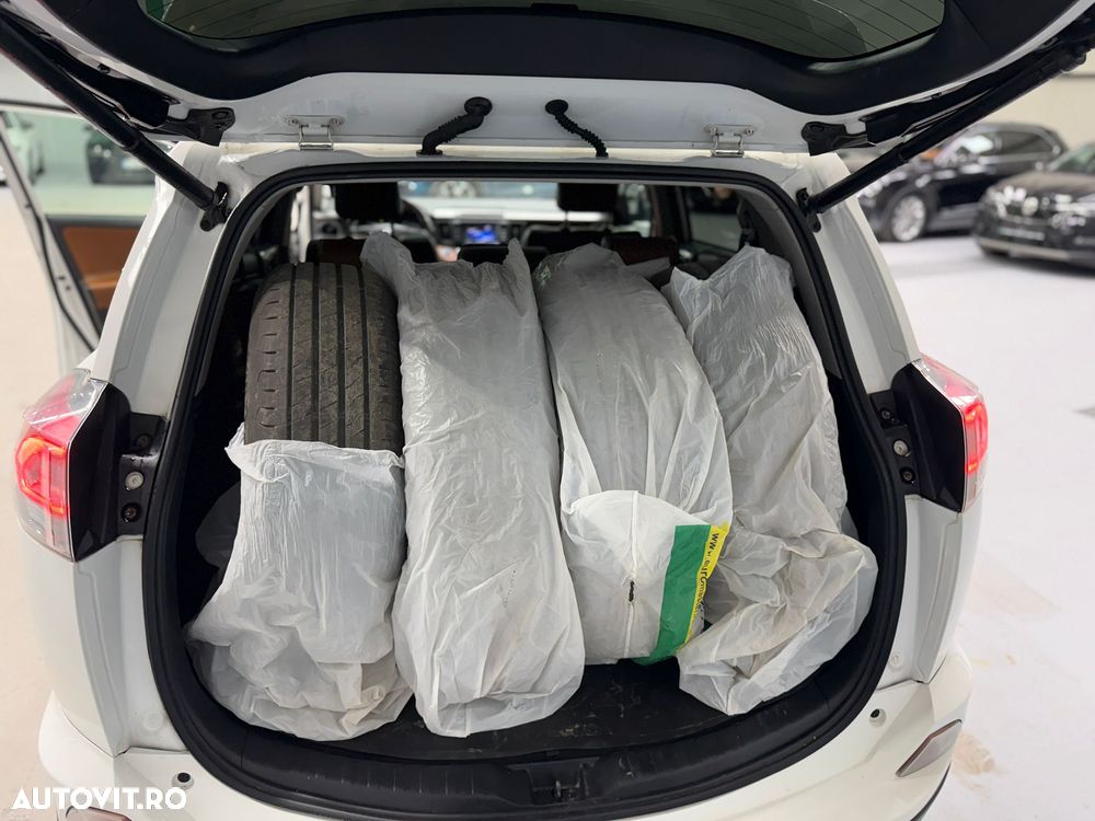 Toyota RAV4 2.5 VVT-i 4x4 Luxury - 13