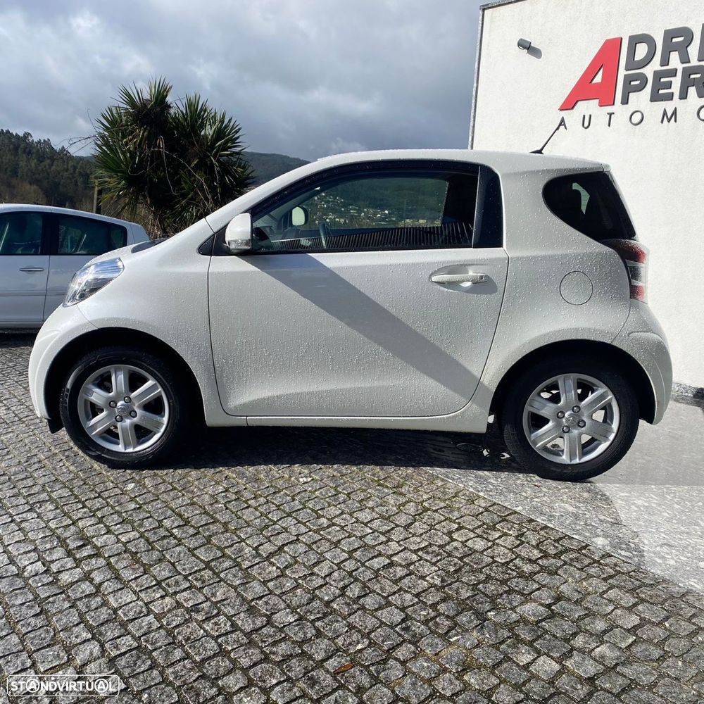 Toyota iQ 1.0 VVT-i 2 - 11