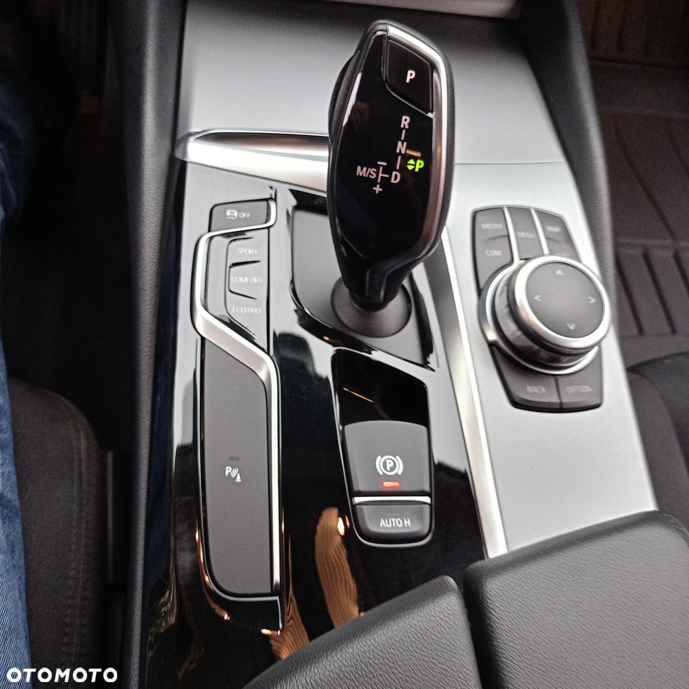 BMW Seria 5 520d - 25