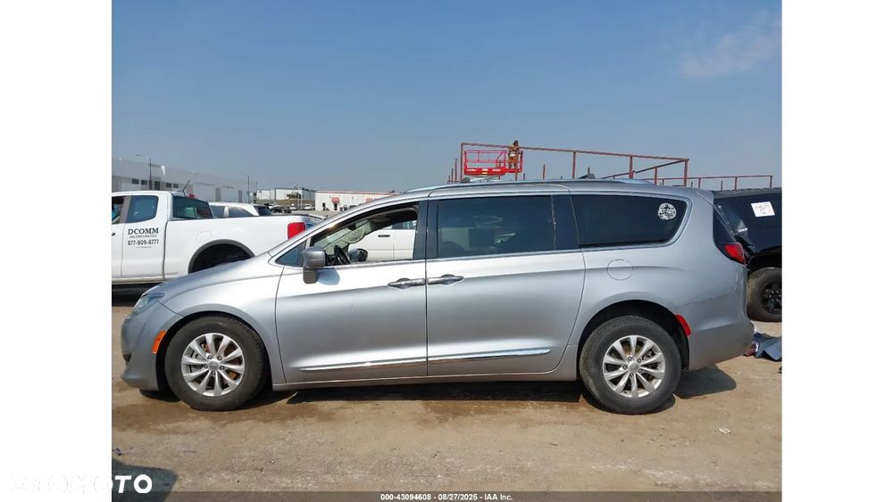 Chrysler Pacifica - 13