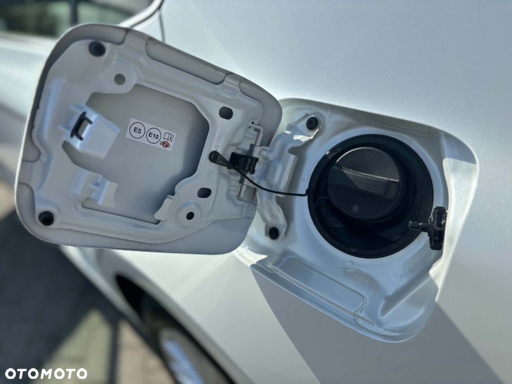 Toyota Camry 2.5 Hybrid Comfort CVT - 21