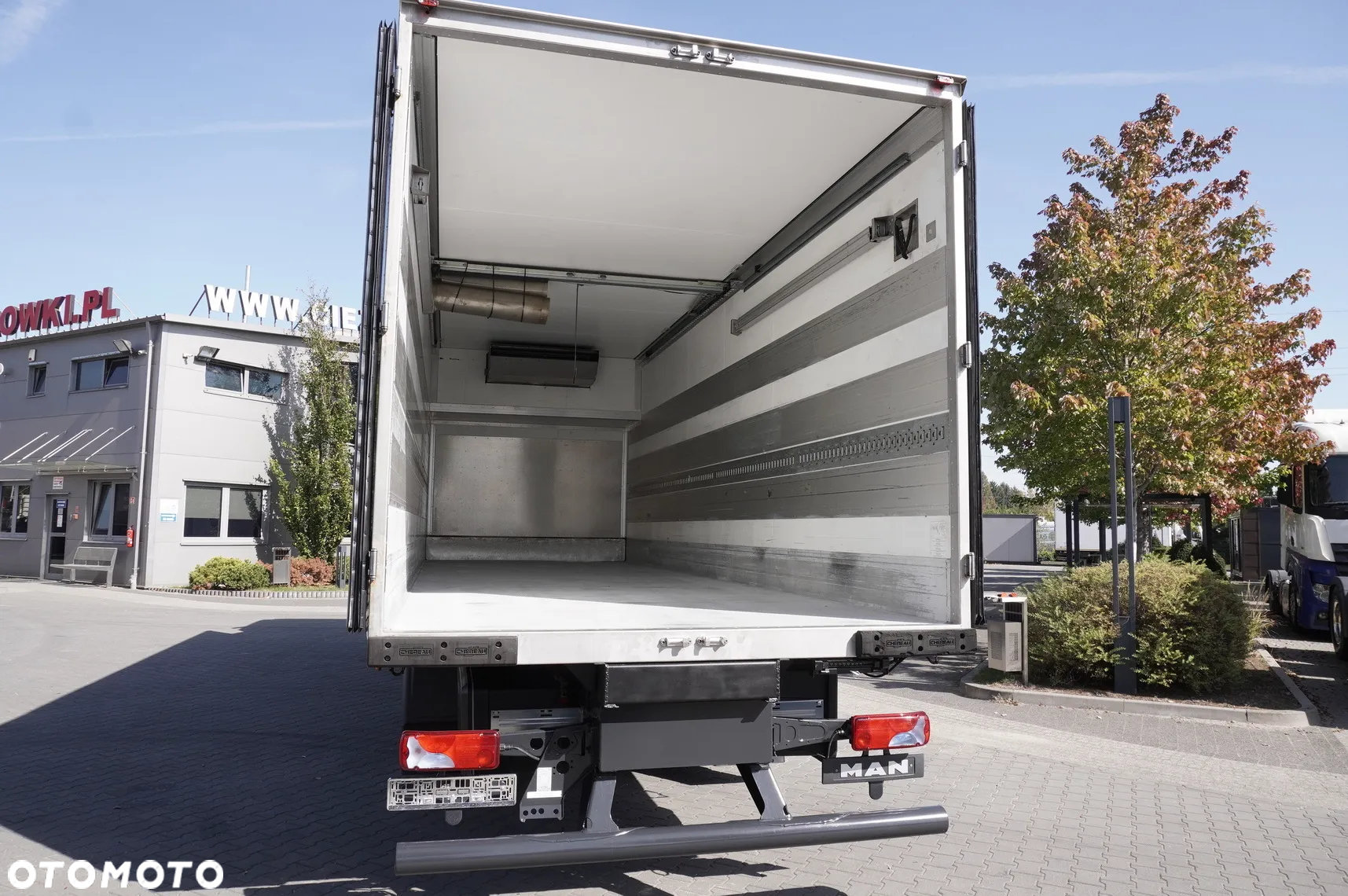 MAN TGX 26.500 E6 XXL / Schmitz 19 palet / Thermoking / oś skrętna - 6