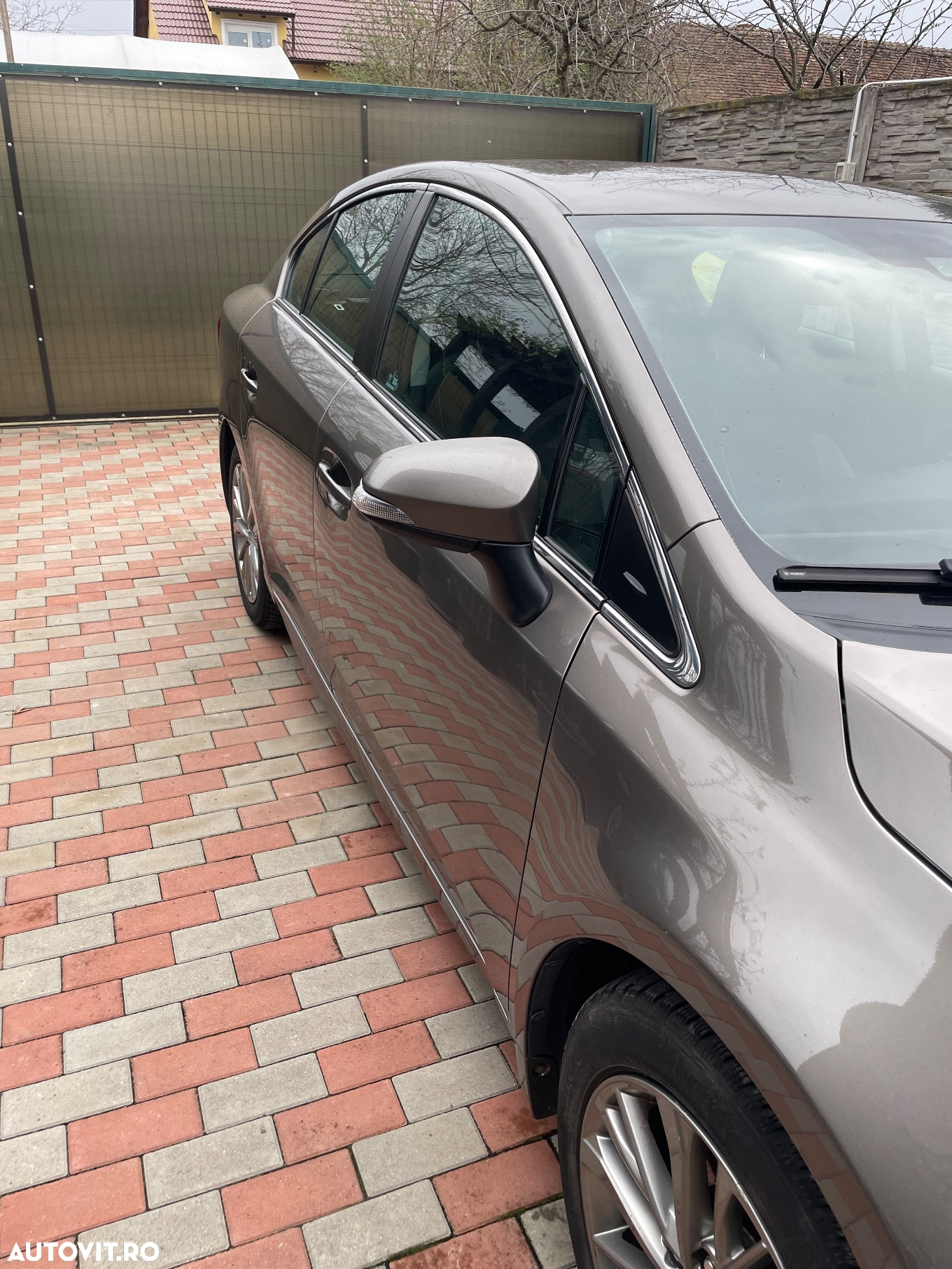 Toyota Avensis 2.0 D-4D Executive - 3