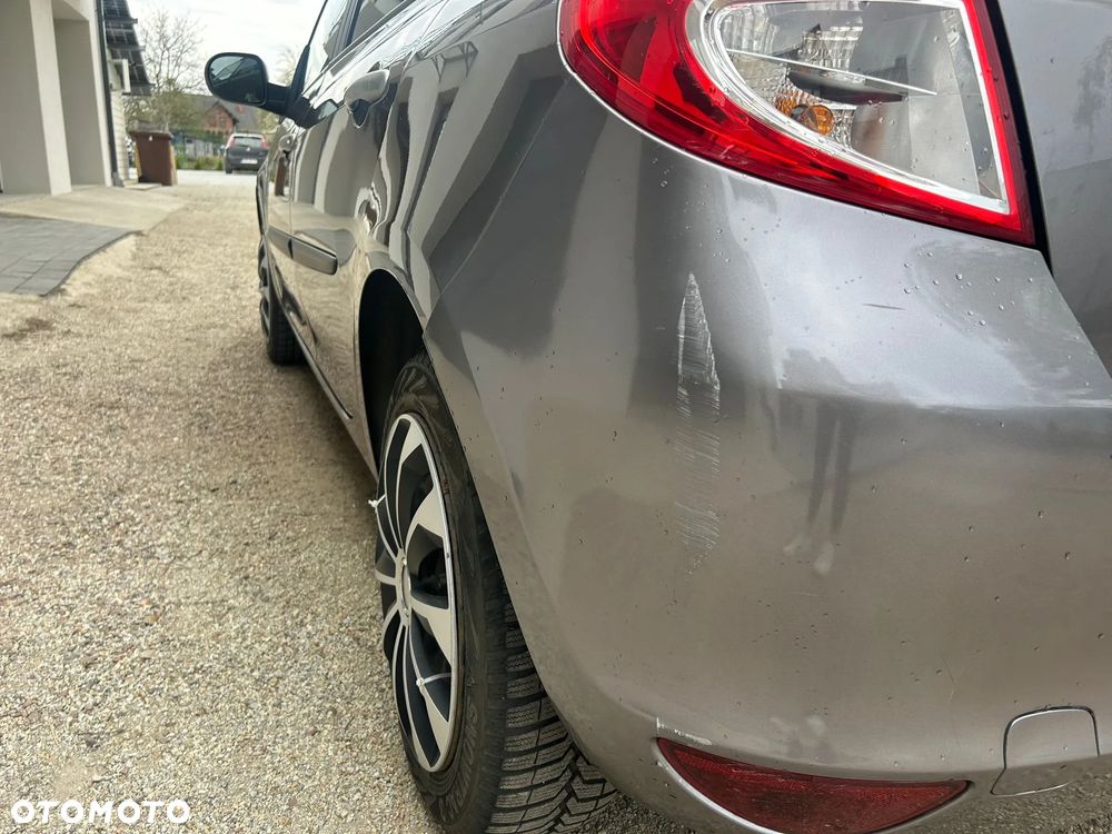 Renault Clio 1.2 16V Expression - 9