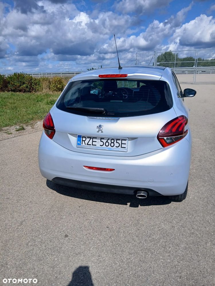 Peugeot 208 e-HDi 115 Stop&Start Allure - 4