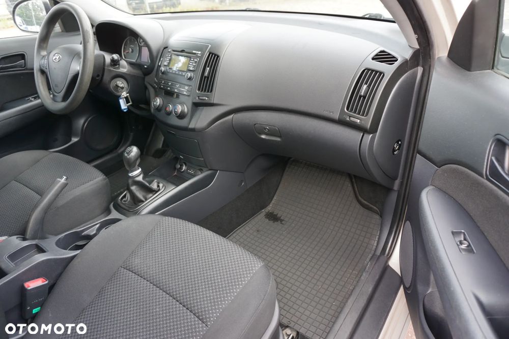 Hyundai i30 1.6 CRDi Classic + - 15