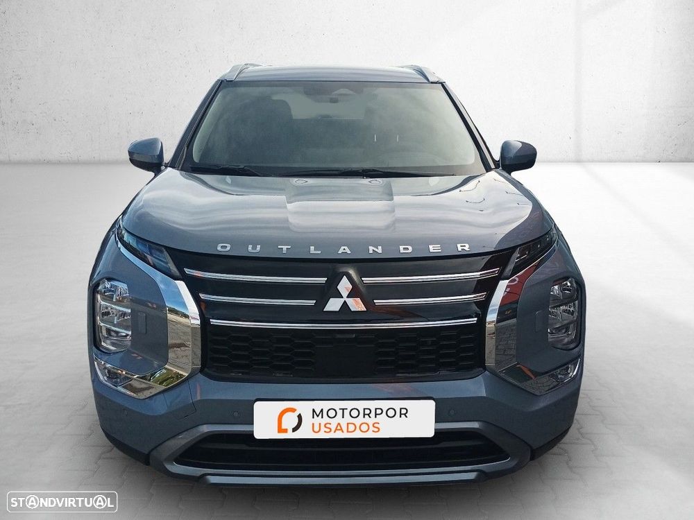 Mitsubishi Outlander - 2