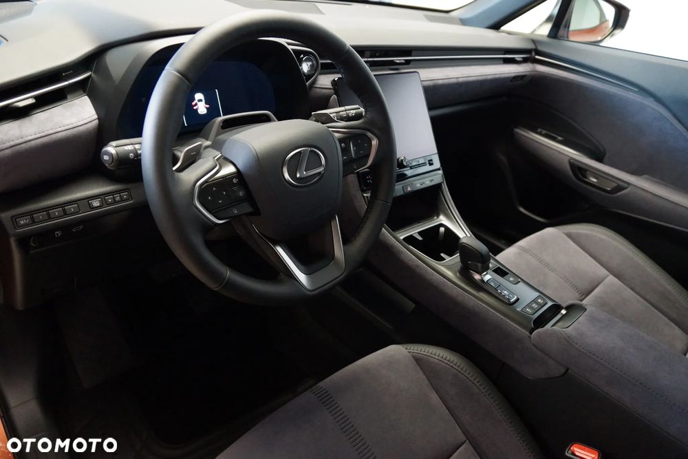 Lexus LBX - 12