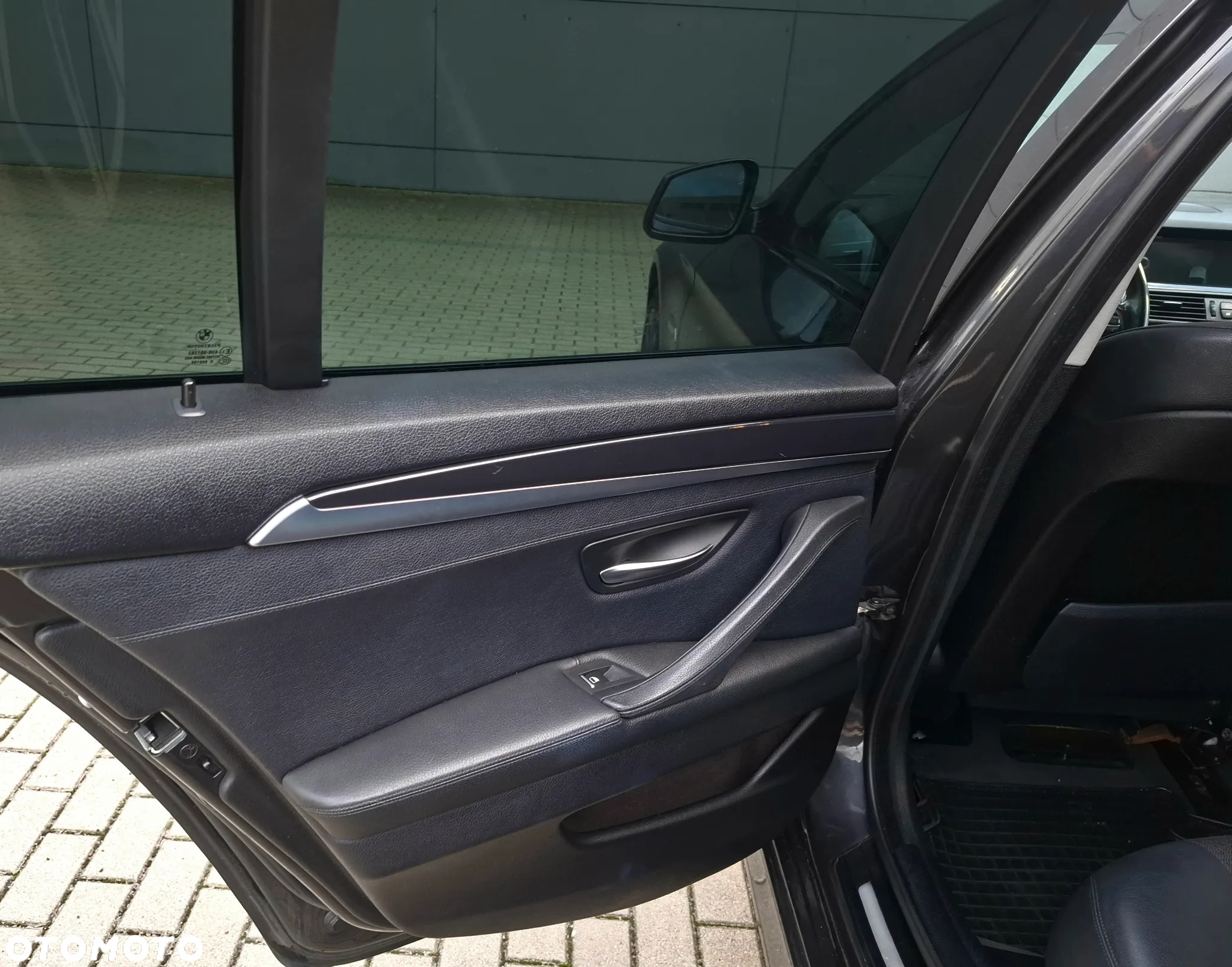 BMW Seria 5 525d - 28