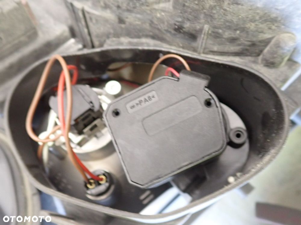 LAMPA PRAWA PRZEDNIA OPEL VECTRA C 2.2 155888-00 - 10