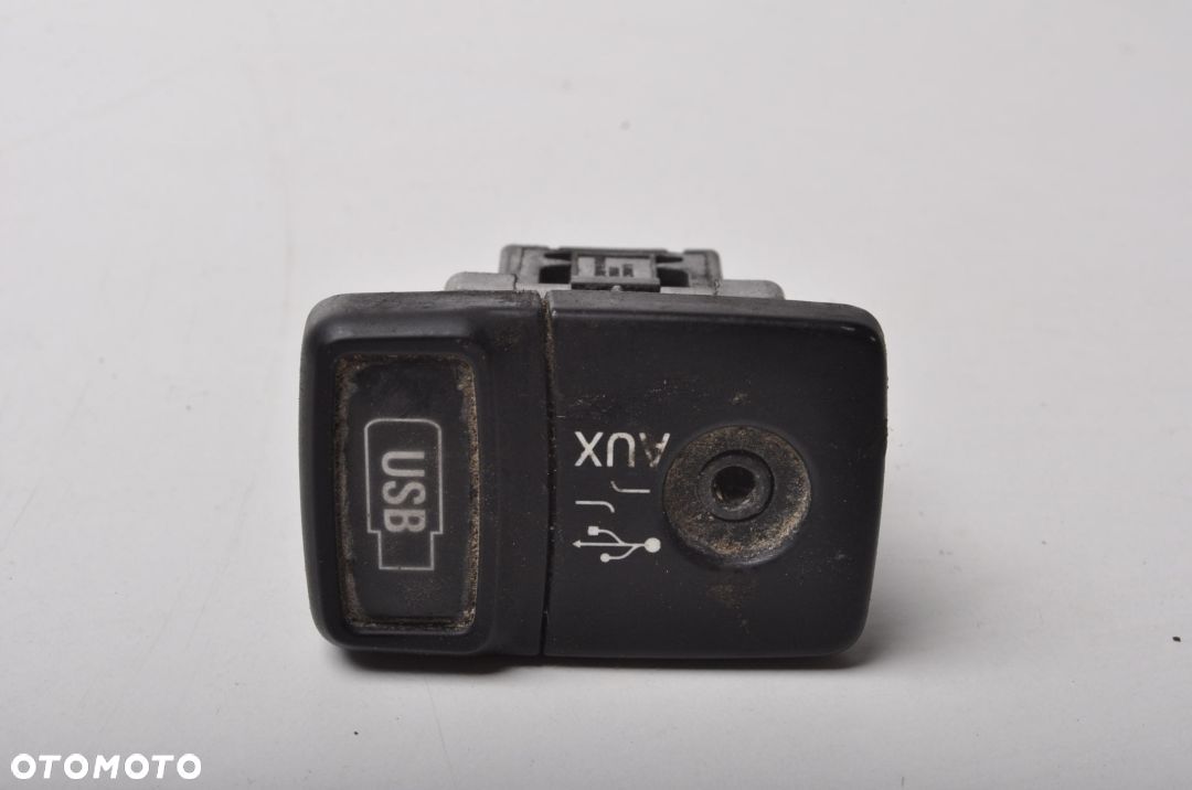 OPEL COMBO D WEJŚCIE USB 735549165 - 1