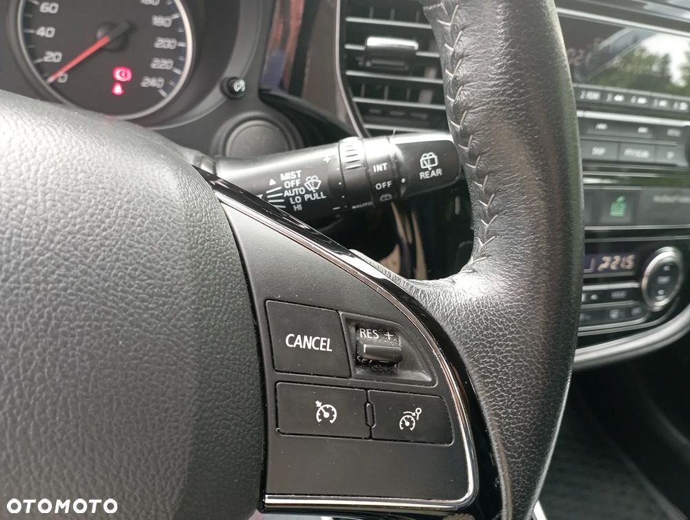 Mitsubishi Outlander 2.0 Invite + 2WD - 11