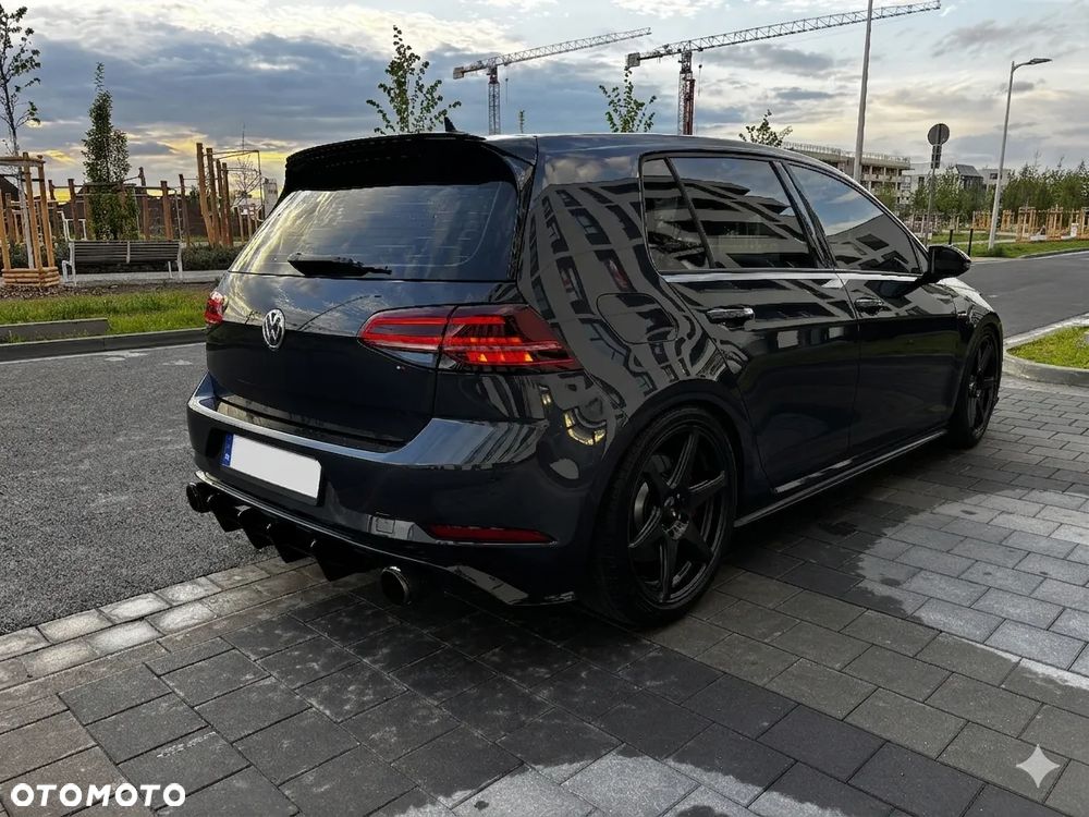 Volkswagen Golf - 6
