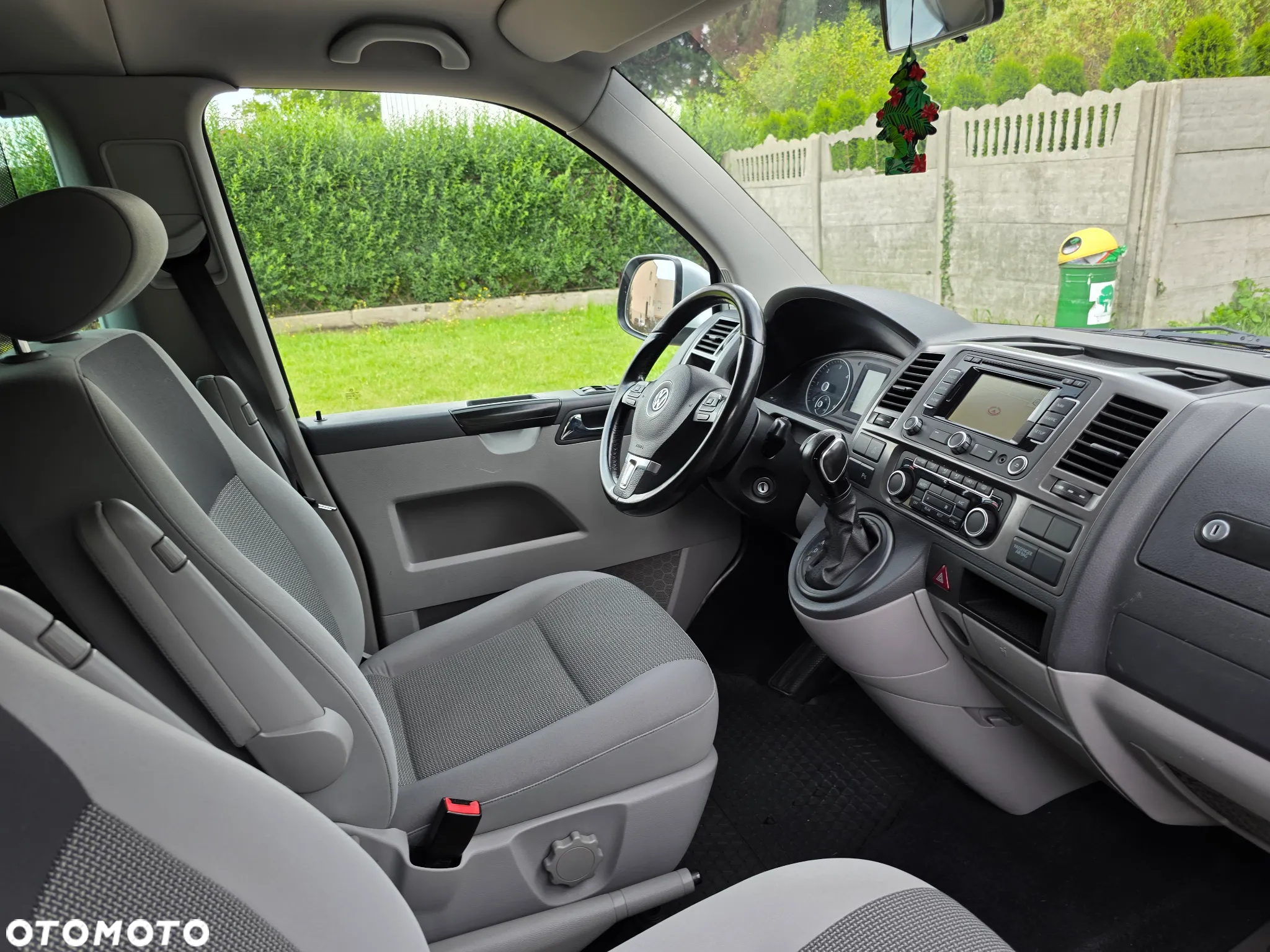 Volkswagen Caravelle - 14