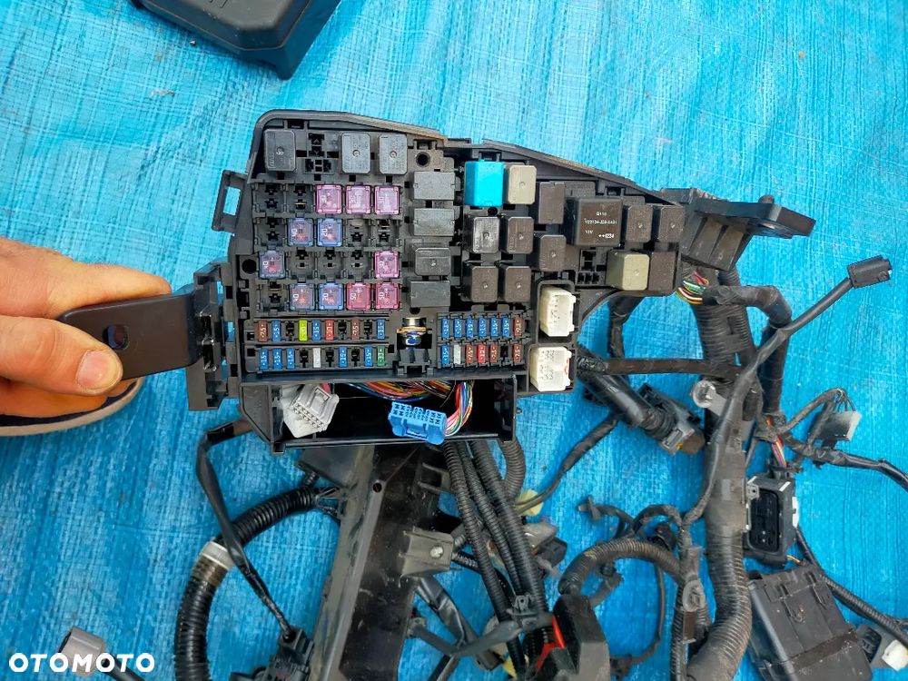 Mazda CX-5 CX5 2.0 BENZYNA PE01 Instalacja Wiązka Silnika Skrzynka Komory 2012-2015 - 5