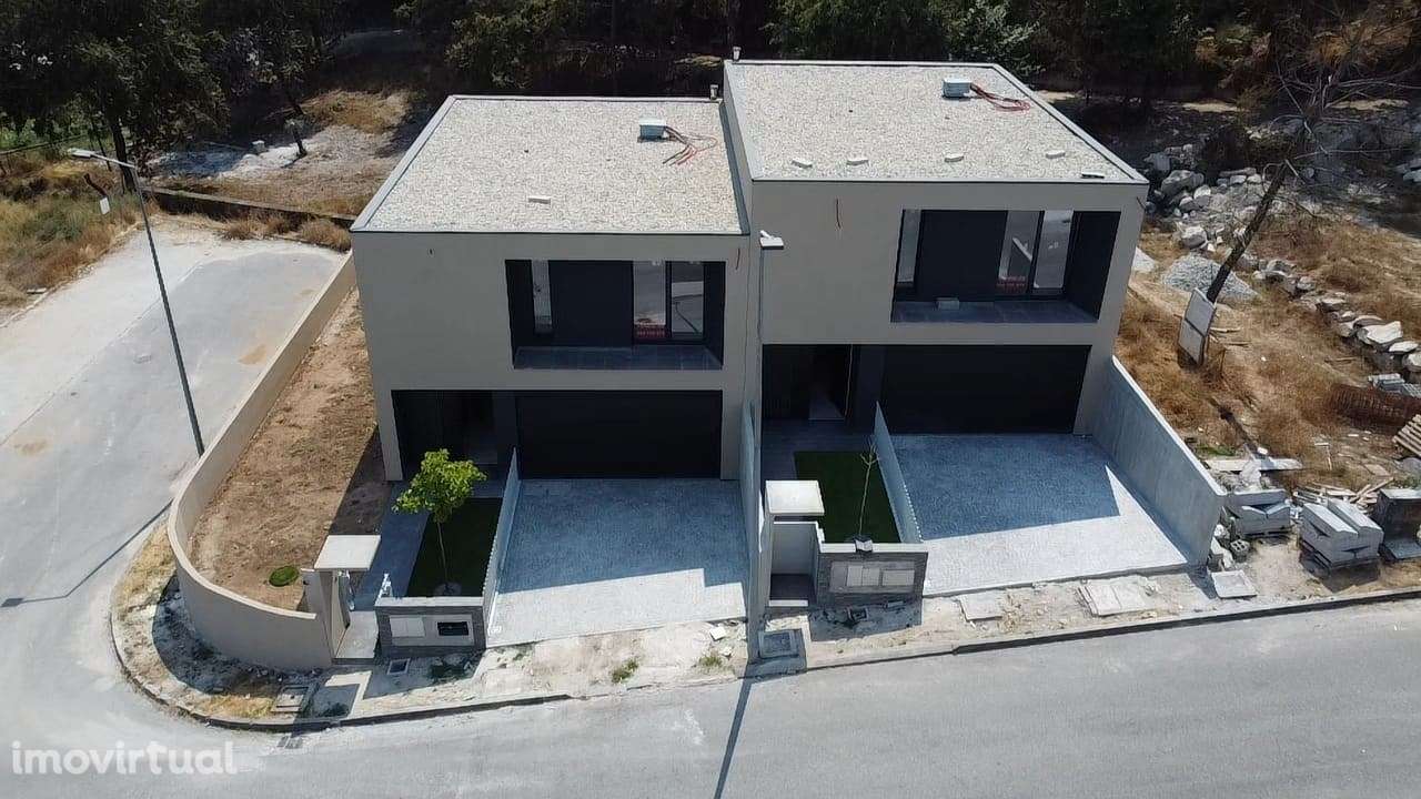 Vivendas T3, gaveto em banda situada em Lanhoso- Póvoa de Lanhoso - Grande imagem: 5/54