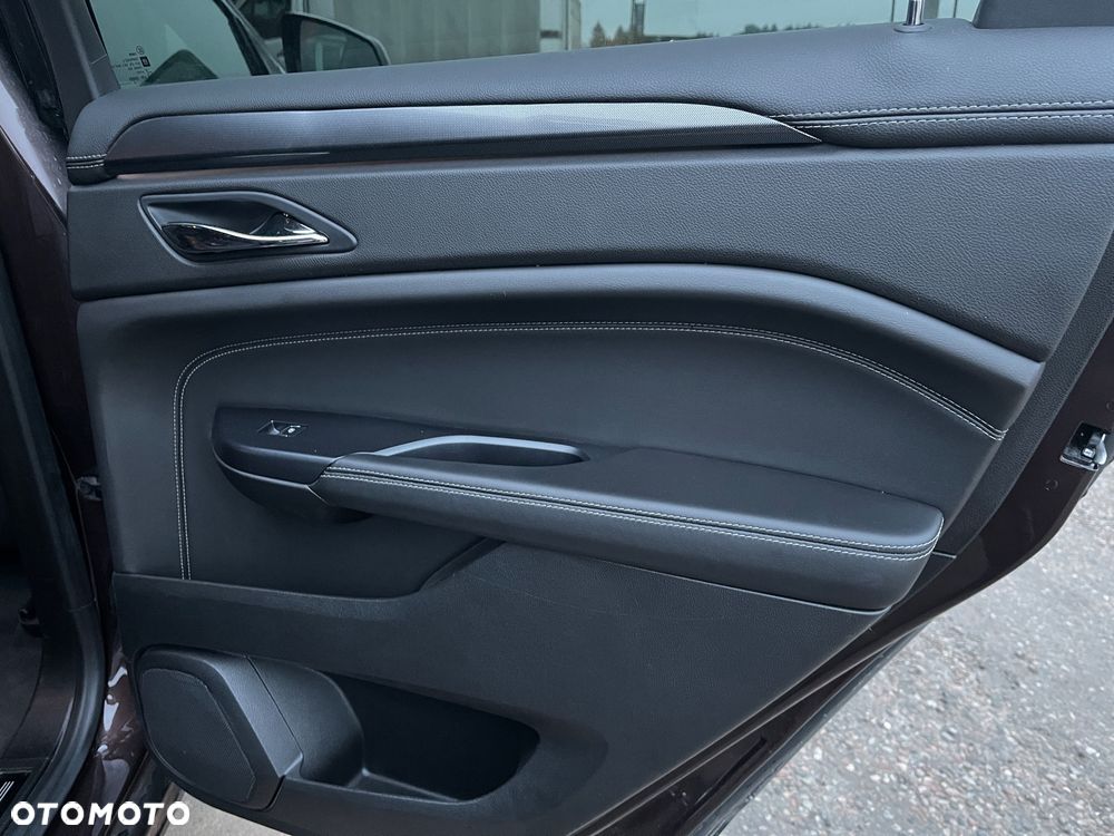 Cadillac SRX - 23