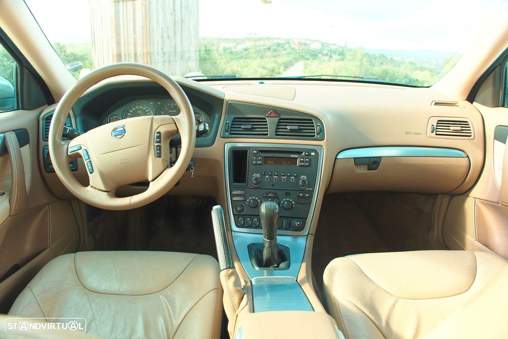 Volvo V70 2.0 T Nivel 2 - 25