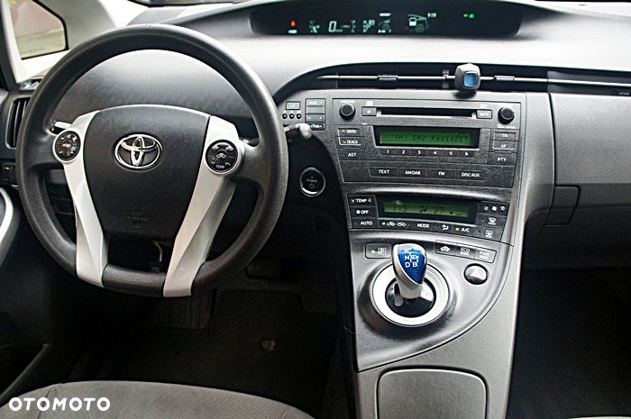 Toyota Prius (Hybrid) Life - 6