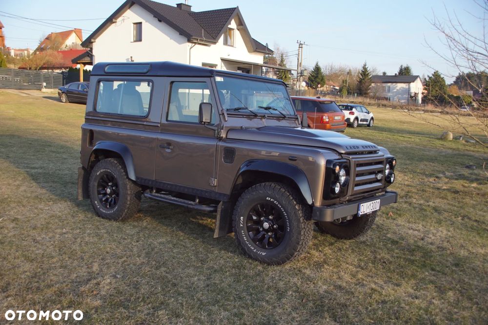 Land Rover Defender - 17
