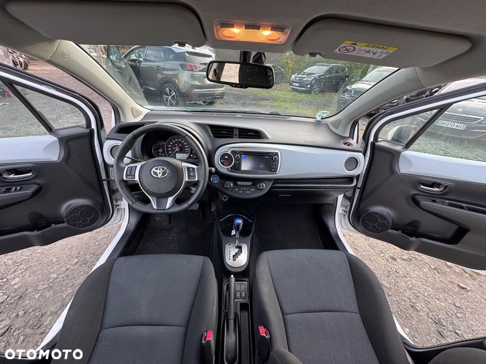 Toyota Yaris ver-hybrid-100-premium - 10