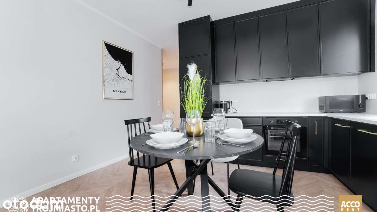 Gdańsk Oliwa–balkon, 2 miejsca postojowe