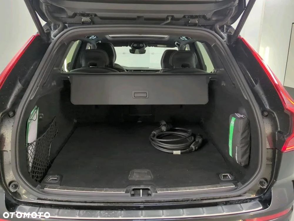 Volvo XC 60 T6 Plug-In Hybrid AWD Plus Black Edition - 11