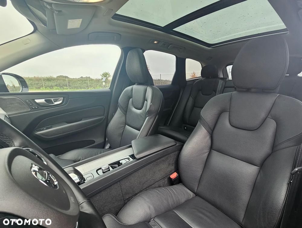 Volvo XC 60 T6 Plug-In Hybrid AWD Ultra Black Edition - 14
