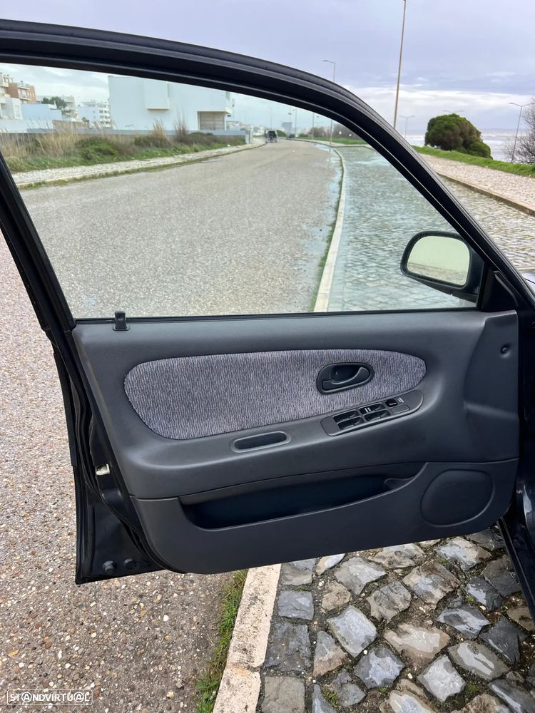 Mitsubishi Lancer 1300 GLXi - 10