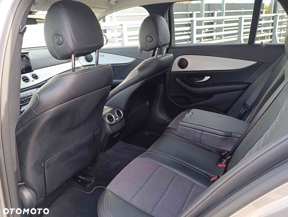 Mercedes-Benz Klasa E 300 de 4Matic T 9G-TRONIC - 29