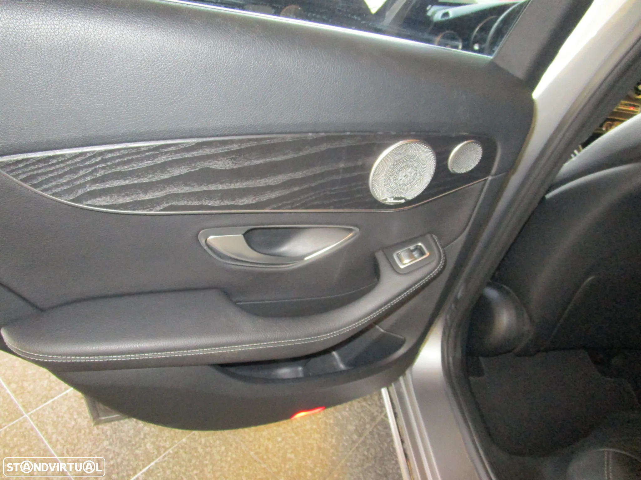 Mercedes-Benz C 350 e - 24