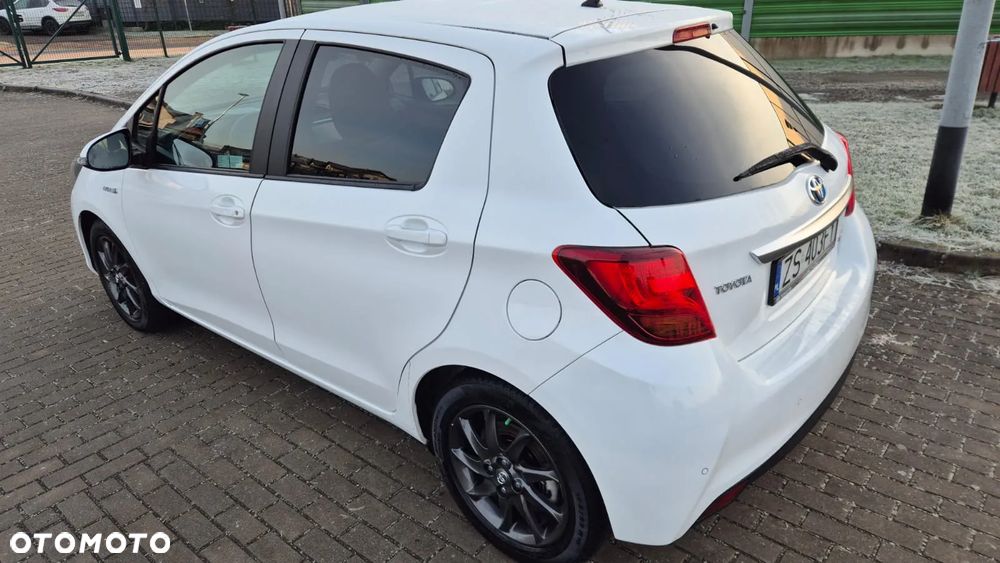Toyota Yaris Hybrid 100 Premium - 11