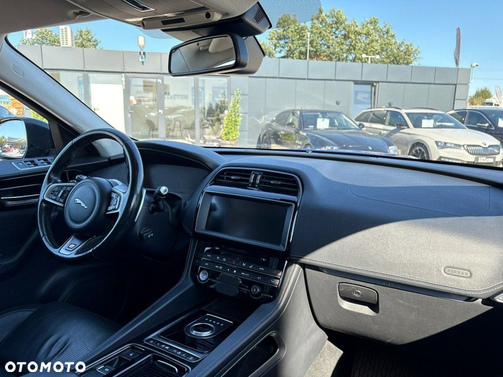 Jaguar F-Pace - 18