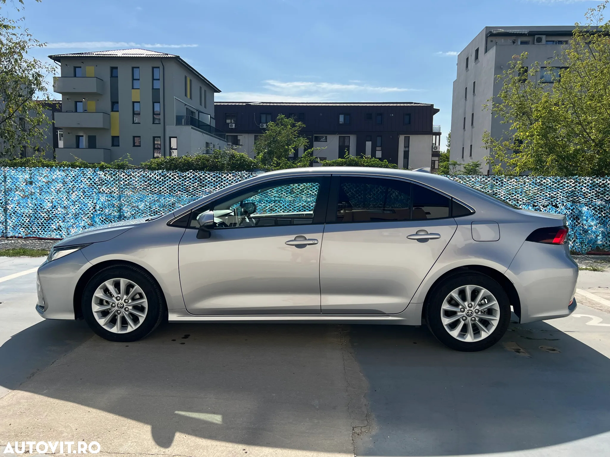 Toyota Corolla 1.8 HSD Dynamic - 8