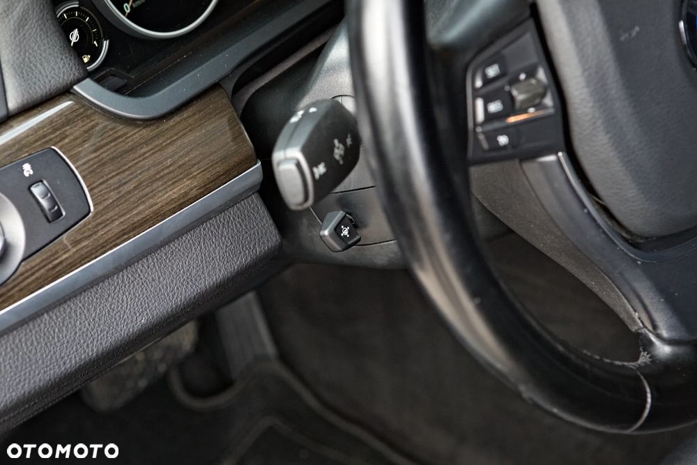 BMW Seria 7 740i - 28