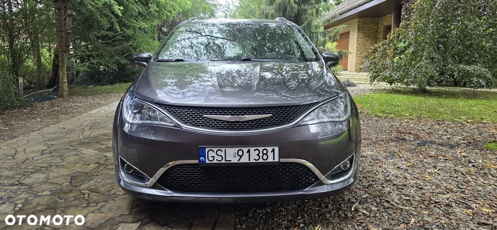 Chrysler Pacifica - 4