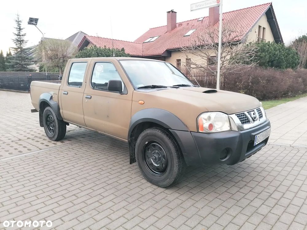 Nissan Pickup - 1