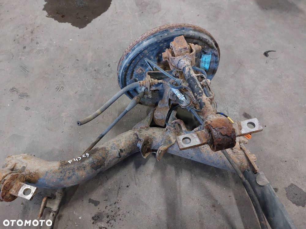 WAHACZ + PIASTA PRAWY TYŁ HONDA CIVIC VII HB 5D - 4