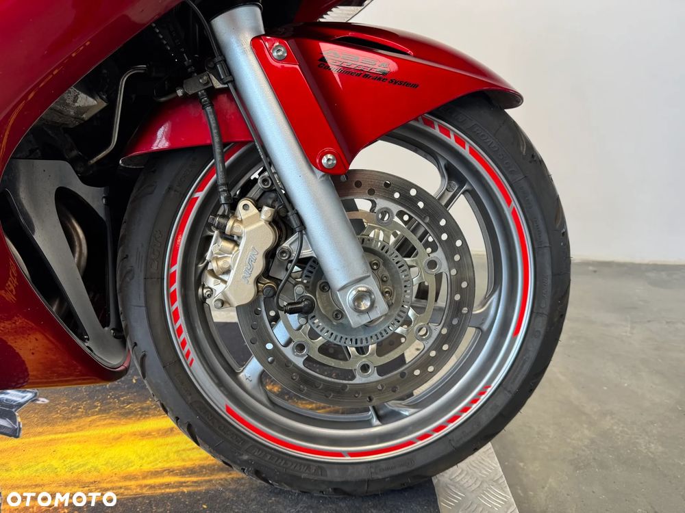 Honda VFR - 8