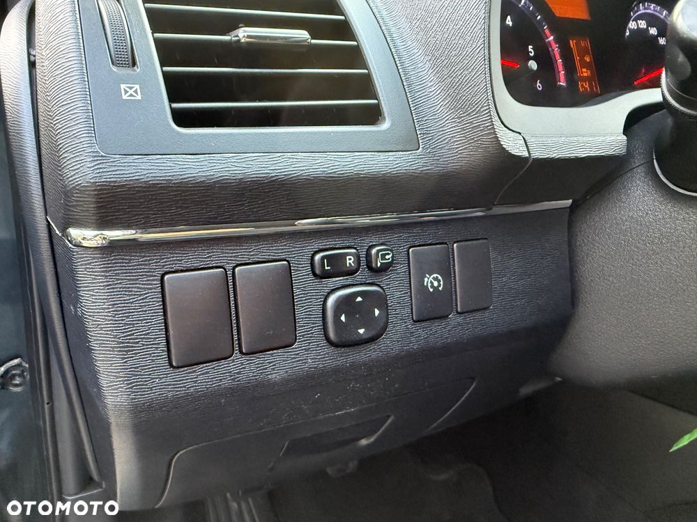 Toyota Avensis 2.0 D-4D Executive - 19