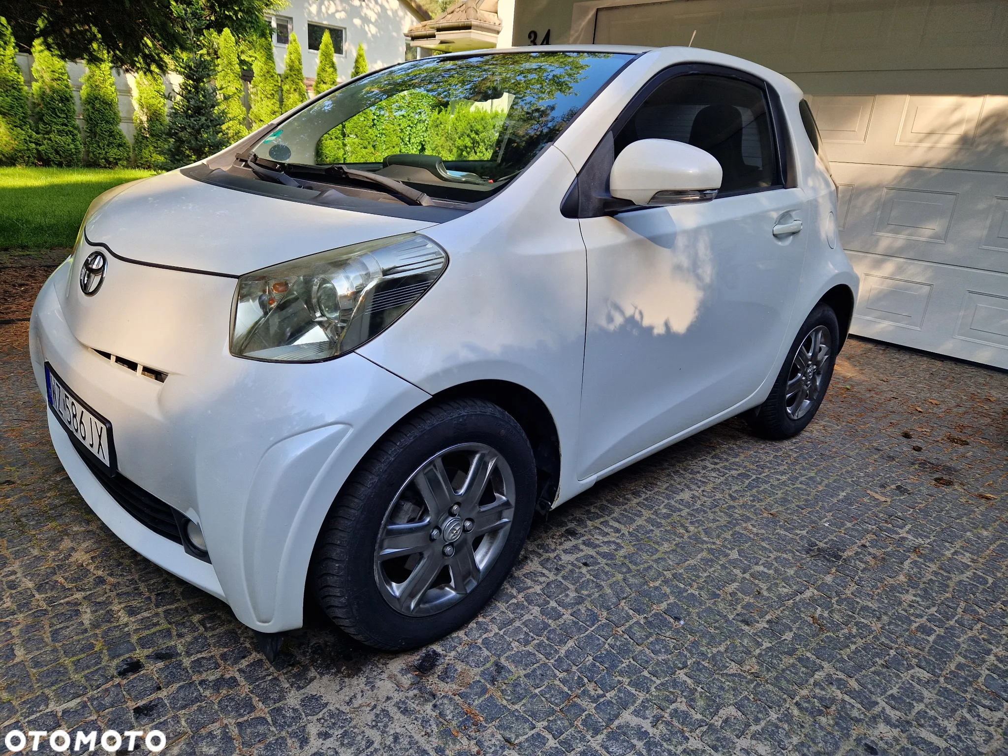 Toyota iQ - 3